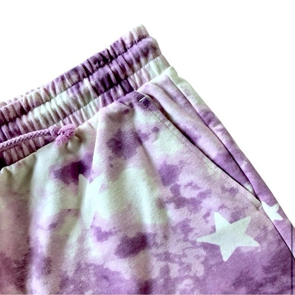 WILDFOX Soft Lounge Shorts in Shades of White and Purple ‘Tie Dye Stars’ - Picture 8 of 12